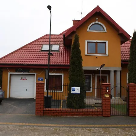 Dworek W Zieleni Homestay Warsaw