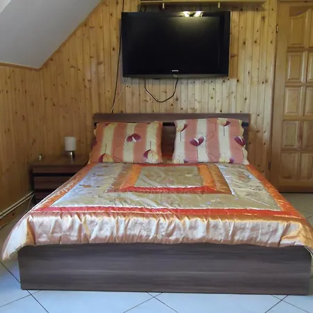 Dworek W Zieleni Varşova